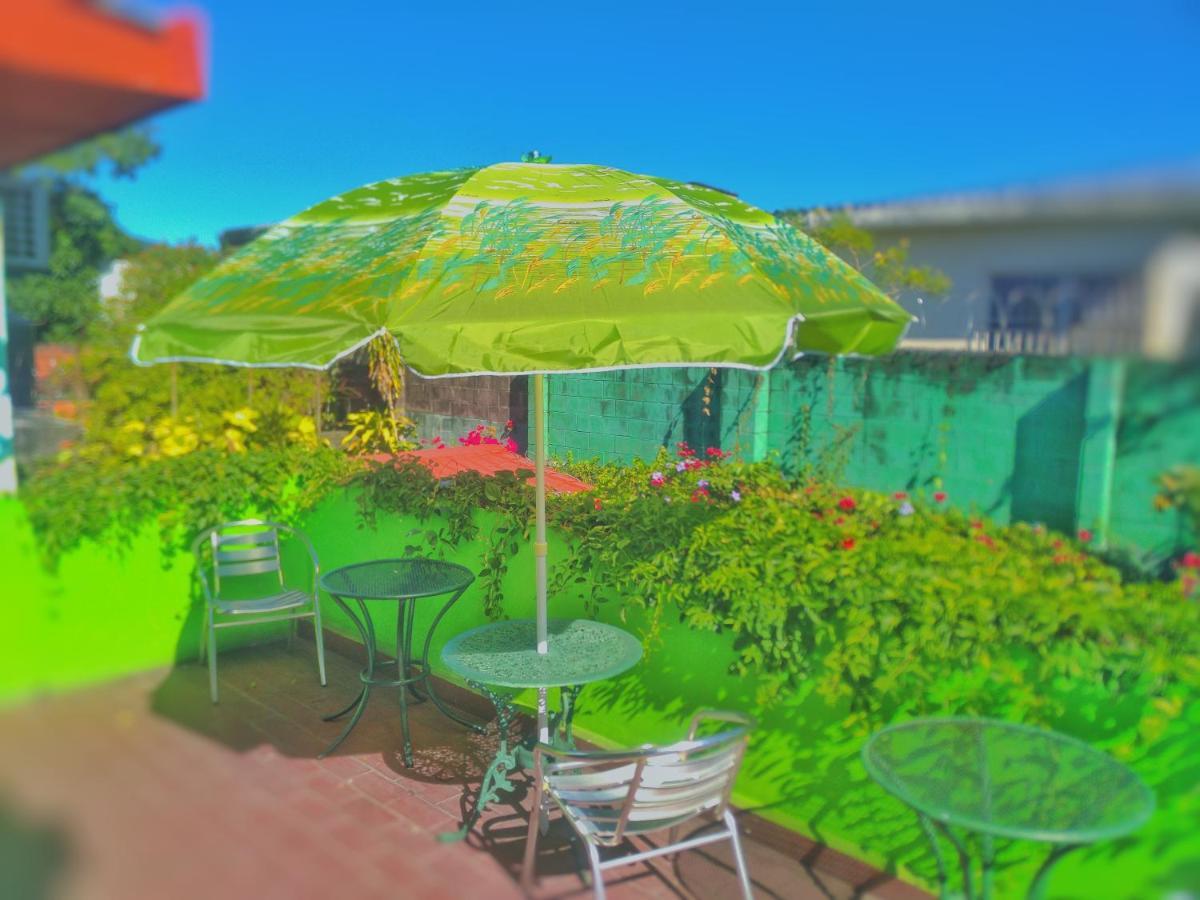 Hotel Oasis Сан-Сальвадор Экстерьер фото
