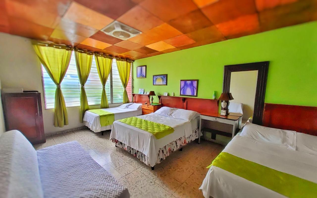 Hotel Oasis Сан-Сальвадор Экстерьер фото