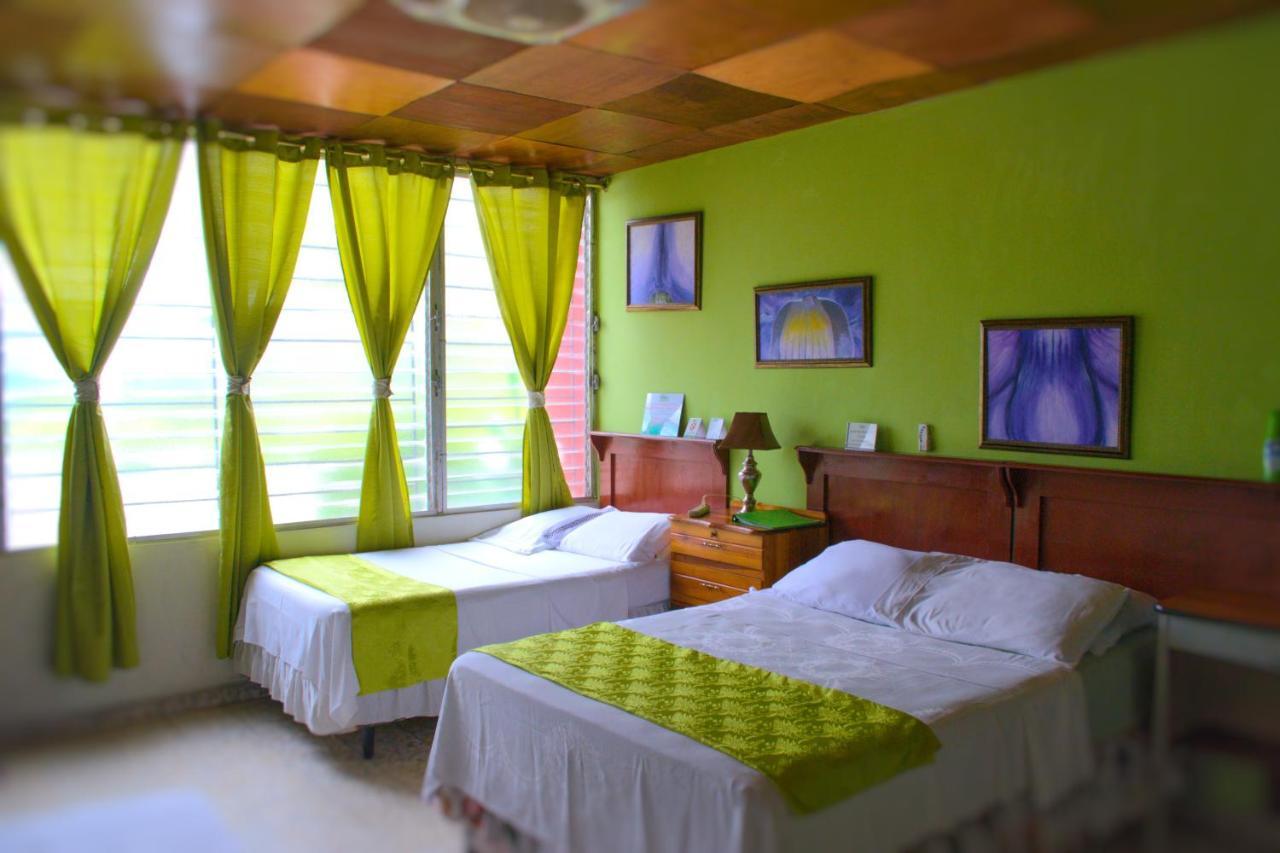 Hotel Oasis Сан-Сальвадор Экстерьер фото