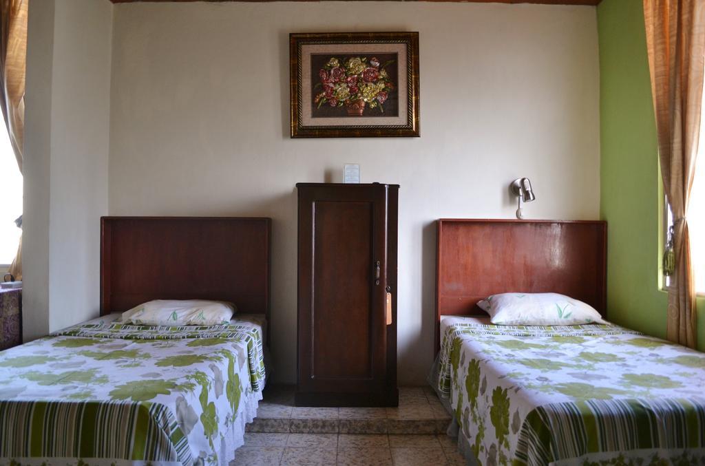 Hotel Oasis Сан-Сальвадор Номер фото