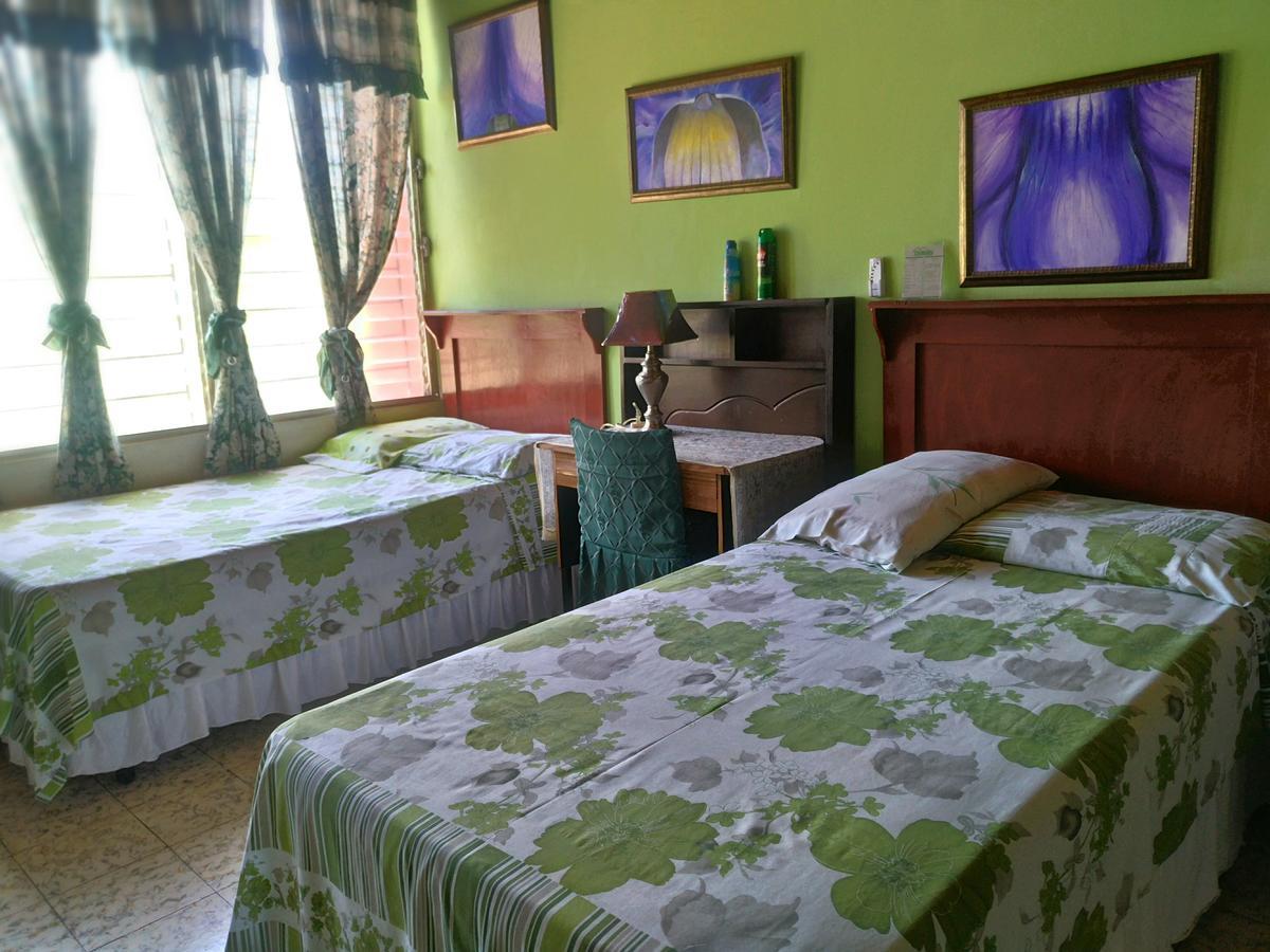 Hotel Oasis Сан-Сальвадор Экстерьер фото