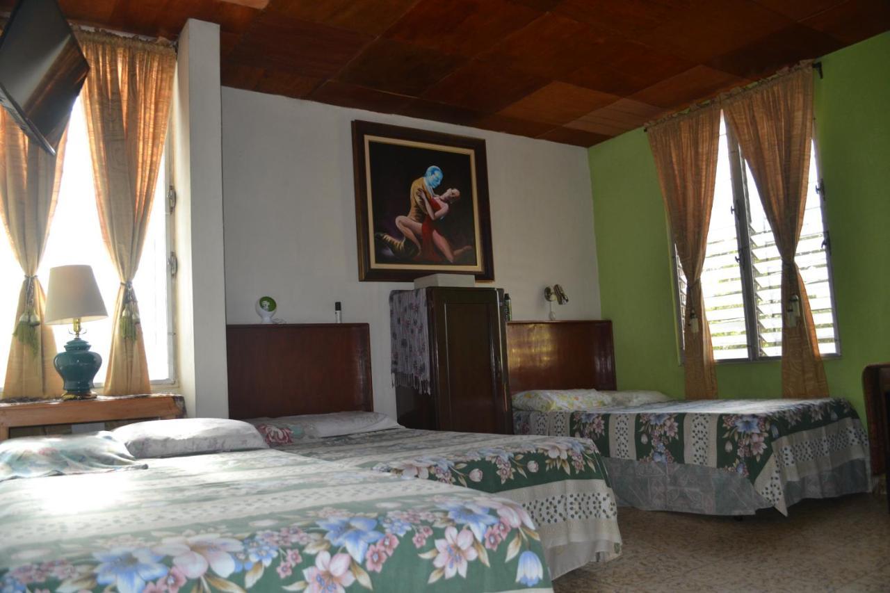Hotel Oasis Сан-Сальвадор Экстерьер фото