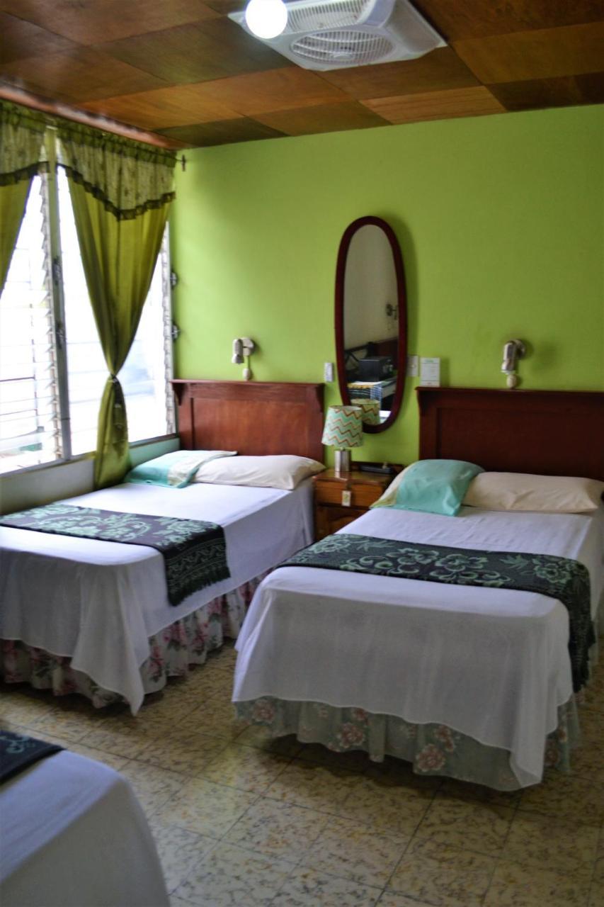 Hotel Oasis Сан-Сальвадор Экстерьер фото