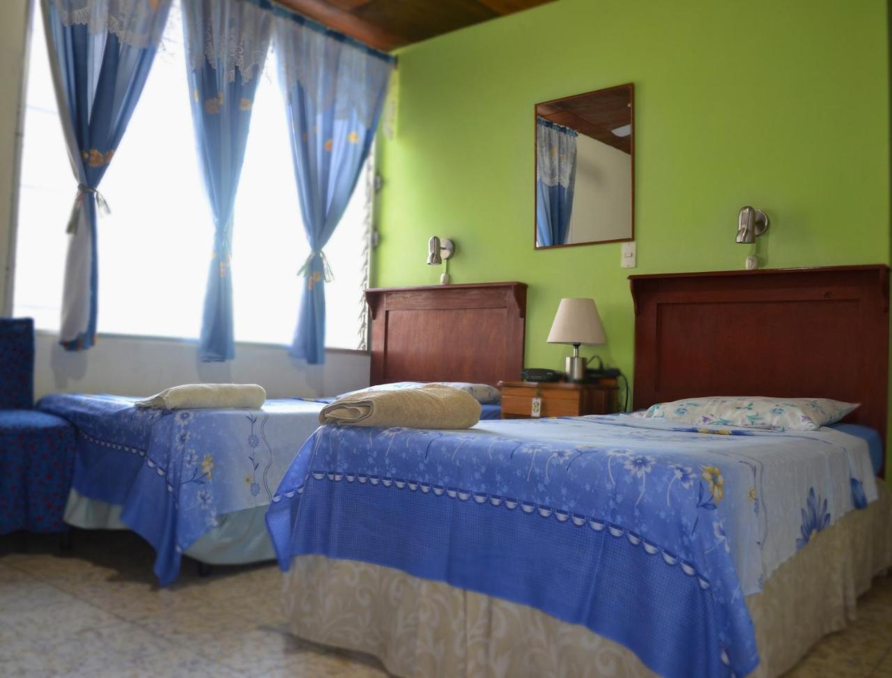 Hotel Oasis Сан-Сальвадор Экстерьер фото