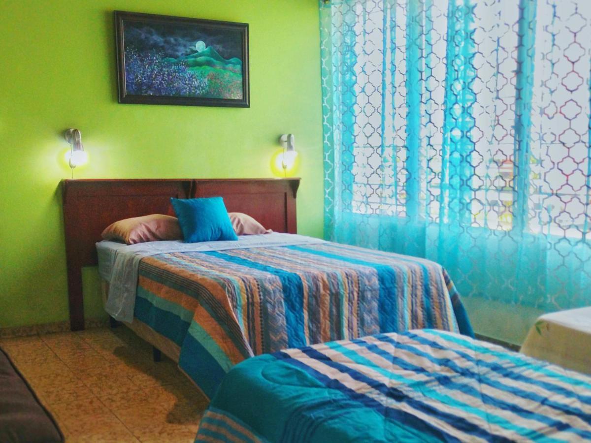Hotel Oasis Сан-Сальвадор Экстерьер фото
